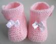Chaussons ROSES vêtement bébé en tricot laine fait main, en vente sur ma boutique en ligne Bleu-blanc-Neige : https://www.alittlemarket.com/boutique/bleu_blanc_neige-158651.html
