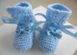 Chaussons BLEUS vêtement bébé en tricot laine fait main, en vente sur ma boutique en ligne Bleu-blanc-Neige : https://www.alittlemarket.com/boutique/bleu_blanc_neige-158651.html
